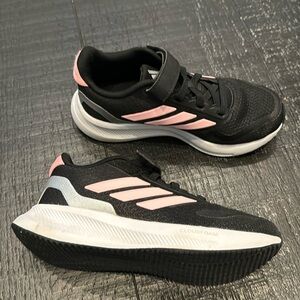 Girl’s size 13 (kids) Adidas Cloudfoam